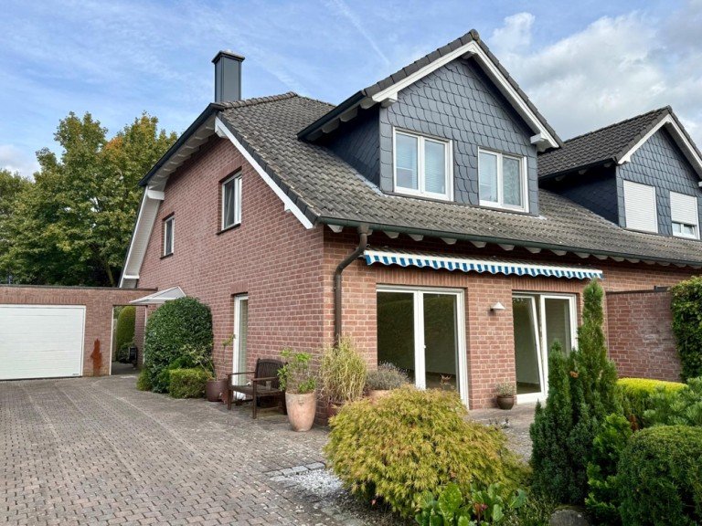 Au�enansicht Coesfeld / Lette Doppelhaush�lfte Viel Platz f�r die Familie - Attraktive Doppelhaush�lfte mit zwei Terrassen in Coesfeld Lette