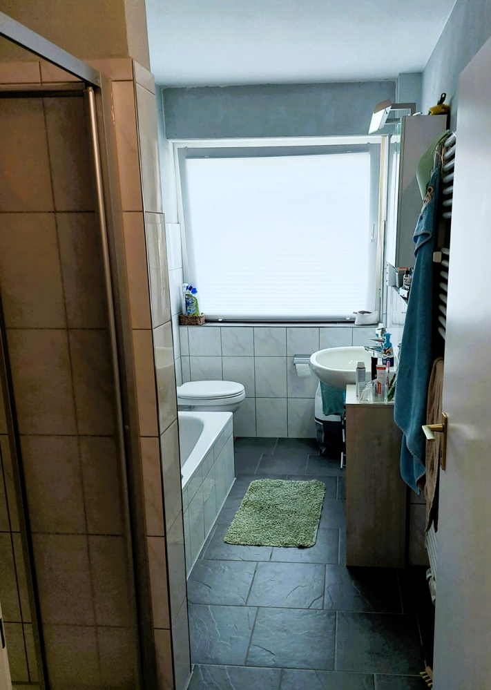 Tageslichtbad mit Wanne und Dusche Erdgeschosswohnung Rosendahl / Darfeld