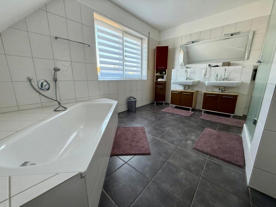 Bad mit Wanne und Dusche Einfamilienhaus D�lmen