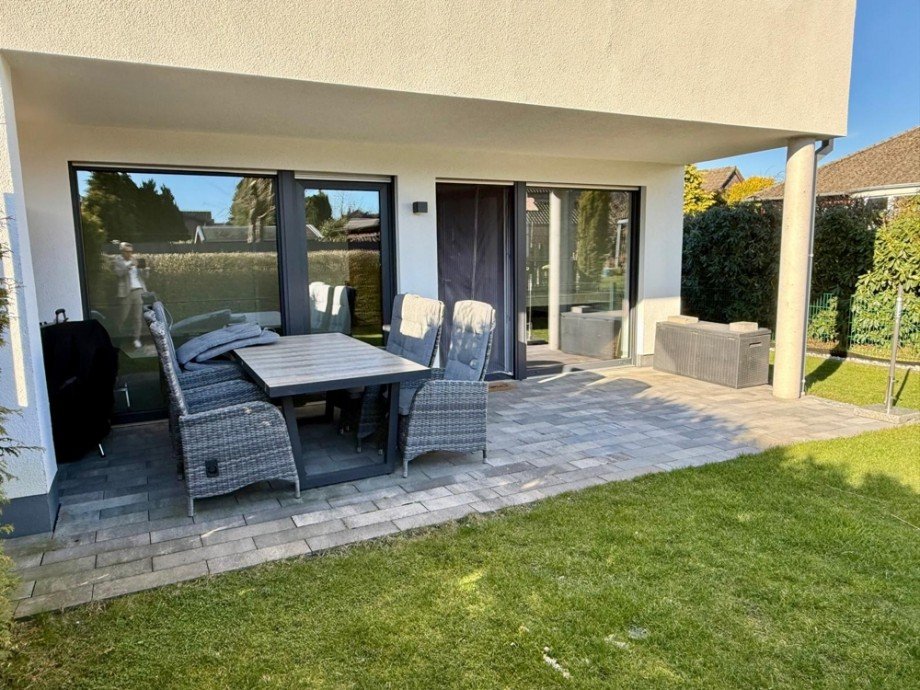 gro�z�gige, �berdachte Terrasse Doppelhaush�lfte Coesfeld